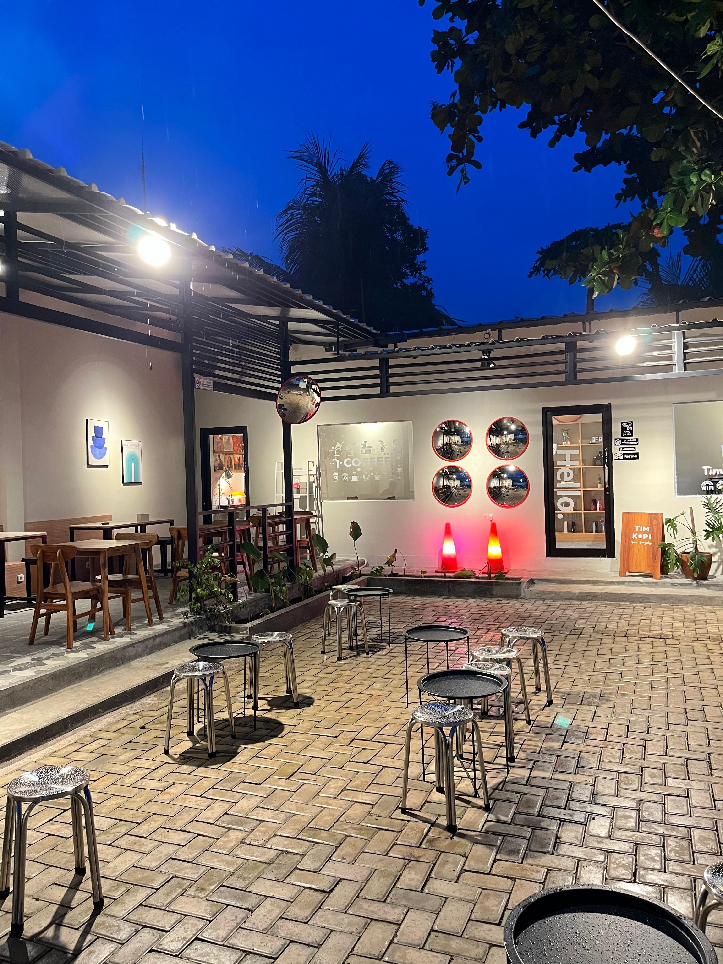 Interior estetik Tim Kopi Indramayu, tempat nongkrong instagramable Haurgeulis